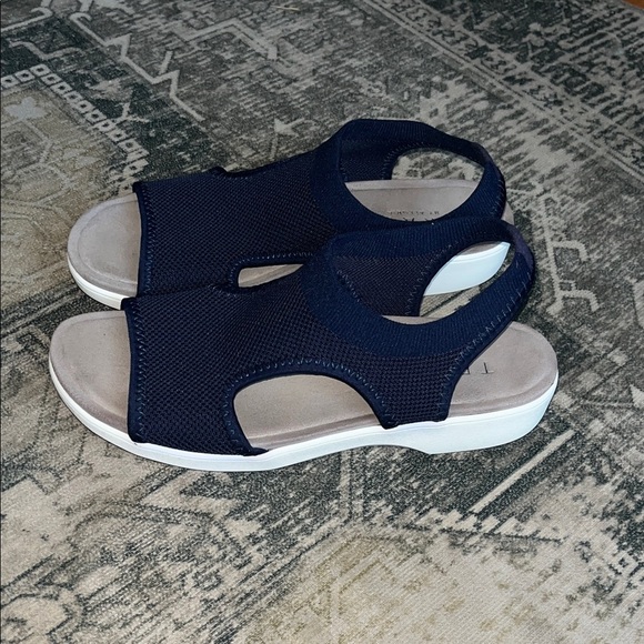TRAQ by Alegria women’s Navy Sandals with Light Soles size 39 US 8 - Picture 1 of 7